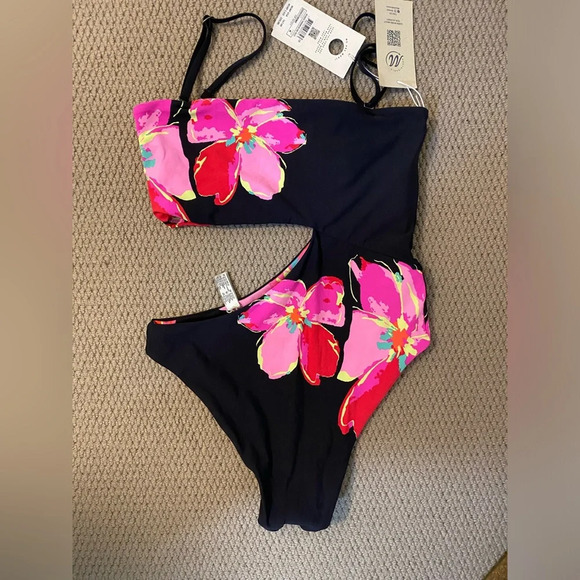 Maaji Other - NWT maaji one piece reversible cutout swimsuit medium. Black w/ pink floral